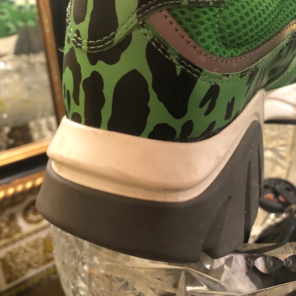 Women athletic shoes the white medusa is an add on - Picture 12 of 14